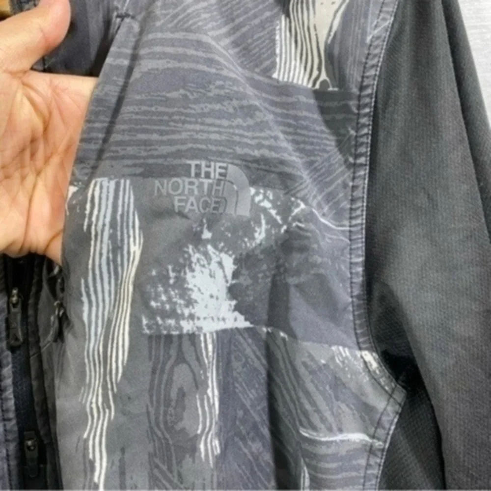 The North Face men’s 1/2 zipper dry fit jacket Size L Color Black/Gray/White